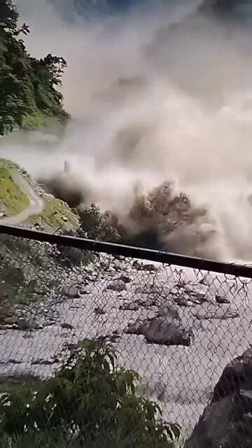 विडिओ बनाने में थे मस्त आ गयी मौत #nepal #viralvideo