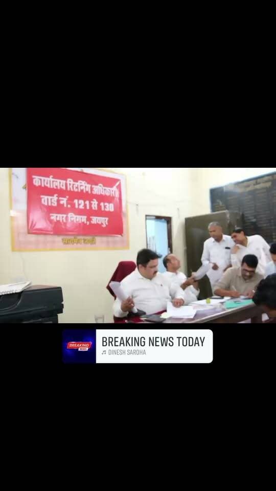 *तीसरे दिन 4,099 नामांकन पत्र दाखिल*
*अब तक 4238 अभ्यर्थियों ने प्रस्तुत किए 4884 नामांकन*
जयपुर से कमलेश आमेटा
जयपुर जिले में नगरीय निकाय चुनाव को लेकर नामांकन प्रक्रिया के अंतिम दिन अभ्यर्थियों में खासा उत्साह देखने को मिला। जिले के 19 नगरीय निकायों के 690 वार्डों में सदस्य पद के लिए 31 अगस्त को कुल 3549 अभ्यर्थियों ने 4099 नामांकन पत्र दाखिल किए । इस प्रकार नामांकन प्रक्रिया के तीन दिनों में कुल 4238 अभ्यर्थियों ने 4884 नामांकन प्रस्तुत किए हैं।
जिला निर्वाचन अधिकारी संदेश नायक ने बताया कि नामांकन प्रक्रिया के प्रथम दिन 27 अगस्त को 48 नामांकन पत्र दाखिल हुए थे, जिनमें 39 अभ्यर्थी शामिल थे। द्वितीय दिन 29 अगस्त को 737 नामांकन पत्र दाखिल हुए तथा 650 अभ्यर्थियों ने नामांकन प्रस्तुत किया। वहीं नामांकन प्रक्रिया के अंतिम दिन 31 अगस्त को 4,099 नामांकन पत्र दाखिल हुए तथा 3,549 अभ्यर्थियों ने नामांकन किया। इस प्रकार तीनों दिनों में कुल 4,884 नामांकन पत्र दाखिल हुए हैं।
जयपुर नगर निगम के 150 वार्डों के लिए अब तक सर्वाधिक 1,392 नामांकन पत्र दाखिल किए गए हैं, जिनमें 1,253 अभ्यर्थी शामिल हैं। चौमूं नगर परिषद में 234 नामांकन पत्र एवं 205 अभ्यर्थियों, शाहपुरा नगर परिषद में 533 नामांकन पत्र एवं 432 अभ्यर्थियों तथा चाकसू नगरपालिका में 365 नामांकन पत्र एवं 269 अभ्यर्थियों ने नामांकन प्रस्तुत किया है।
अन्य नगरीय निकायों में बगरू में 210 नामांकन पत्र, बस्सी में 211, दूदू में 171, जमवारामगढ़ में 164, जोबनेर में 109, कालाडेरा में 113, कानोता में 74, खेजरोली में 162, किशनगढ़-रेनवाल में 144, मनोहरपुर में 223, नारायणा में 170, फागी में 196, फुलेरा में 108, सांभर में 172 तथा वाटिका में 133 नामांकन पत्र दाखिल हुए हैं।
नामांकन प्रक्रिया के बाद आगामी चरण
राज्य निर्वाचन आयोग द्वारा जारी कार्यक्रम के अनुसार सदस्य पदों के नामांकन पत्रों की संवीक्षा 1 सितंबर को होगी। अभ्यर्थी 3 सितंबर को अपराह्न 3 बजे तक अपनी अभ्यर्थिता वापस ले सकेंगे। इसके पश्चात 4 सितंबर को चुनाव चिह्नों का आवंटन किया जाएगा।