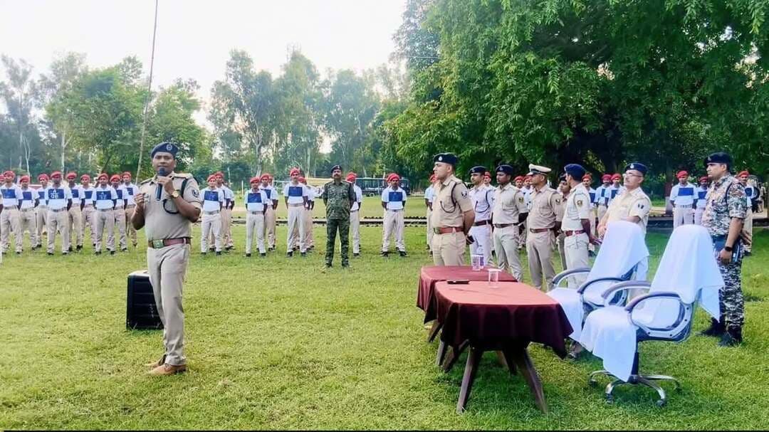 कोशी रेंज के डीआईजी कुमार आशीष ने सोमवार को पुलिस लाइन का दौरा कर 178 नव प्रशिक्षु सिपाहियों को दिए पुलिसिंग के टिप्स, साथ ही, सदर थाना सहरसा में अपराध कांडों की समीक्षा, लंबित मामलों पर त्वरित कार्रवाई का निर्देश, 197 काण्ड निष्पादन का मासिक लक्ष्य तय...