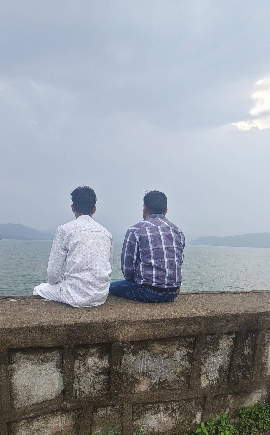 न शहर का शोर शराबा, न कोई झूठा दिखावा है
प्रकृति की गोद में ही मिलता असली बुलावा है....
