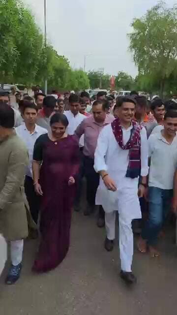 सचिन पायलट पहुंचे वीरेंद्र धाम छात्रावास ब्रेकफास्ट करते हुए छात्रों से किया संवाद