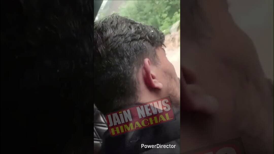 चम्बा उफनते नाले में फंसा बाइक सवार महिला ने दुपट्टा फेंककर बचाई जान#viral #viralvideo #viralshorts