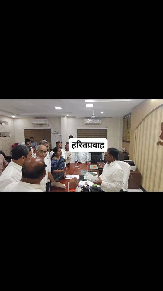 कांग्रेस जिला अध्यक्ष राजेन्द्र शर्मा, SDM अनुराग के आलाब कोई नही उठाते मेरा फोन न पटवारी, न तहशील दार, न Sdm और न आप कलेक्टर सूर्यवंसी से दो टूक
#कलेक्टर #नरेंद्रसूर्यवंसी #ViralVideoFacebook #हरितप्रवाह