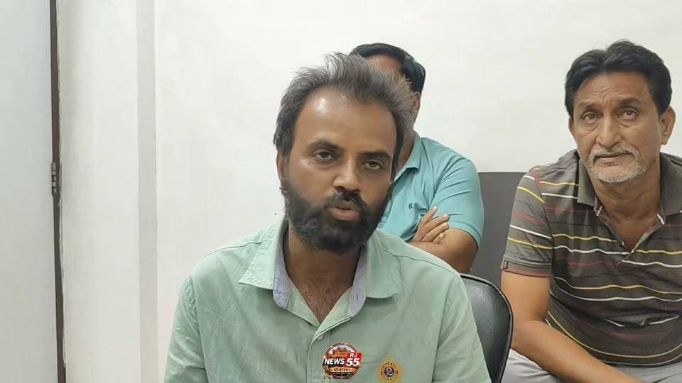 वार्ड संख्या 6 के BJP प्रत्याशी ने टिकट छोड़ने का लिया निर्णय ,कहा पार्टी जवाब दे क्यों काटा दिनेश व्यास का टिकट
Mahant Pratap Puri Shale Mohammad Gajendra Singh Shekhawat BJP Rajasthan Amardeen Fakir Shaitan Singh Rathore #pokarn #jaisalmer #pokaran #ramdevra #phalodi