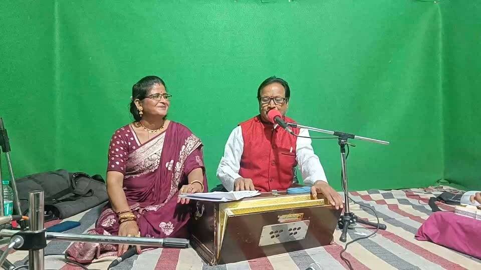 गीत.... चोरी हो गई अबधपुरी मे लुट गए...... गायक कलाकार दिनेश सोनी संध्या सरगम.... सोनी स्टूडियो निवाड़ी