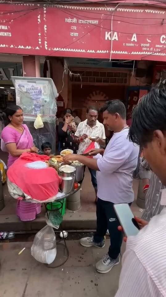 🔥 Varanasi’s Famous Street Kachori | Crispy & Delicious Kachori Sabzi 🤤
#Varanasi #Kachori #KachoriSabzi #BanarasFood #StreetFood #IndianStreetFood #Foodie