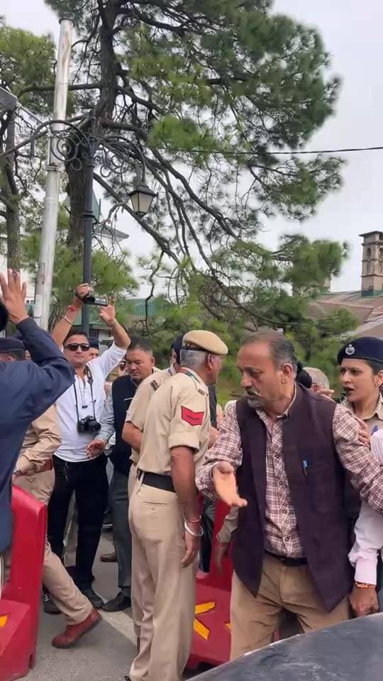 शिमला लाइव: चौड़ा मैदान में पेंशनरों का जोरदार प्रदर्शन