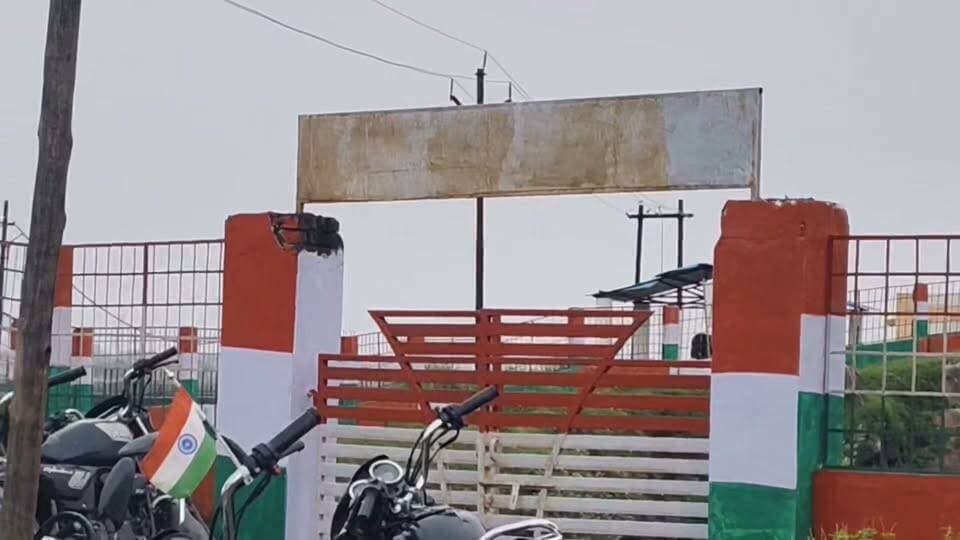 #Prayagraj: देवरिया मुक्तिधाम में बाढ़ का पानी भर जाने के कारण लोगों को शव संस्कार करने में हो रही परेशानी, देखिए ग्राउंड रिपोर्ट में..!
#prayagrajnews