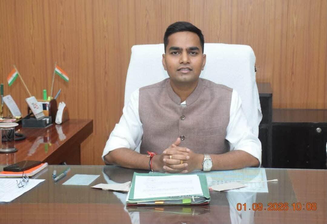 सिंगरौली। आज, 1 सितंबर 2026 को, मध्य प्रदेश कैडर के 2018 बैच के IAS अधिकारी श्री संघ प्रिय ने सिंगरौली ज़िला पंचायत के मुख्य कार्यकारी अधिकारी का पदभार संभाला।
Jansampark Madhya Pradesh