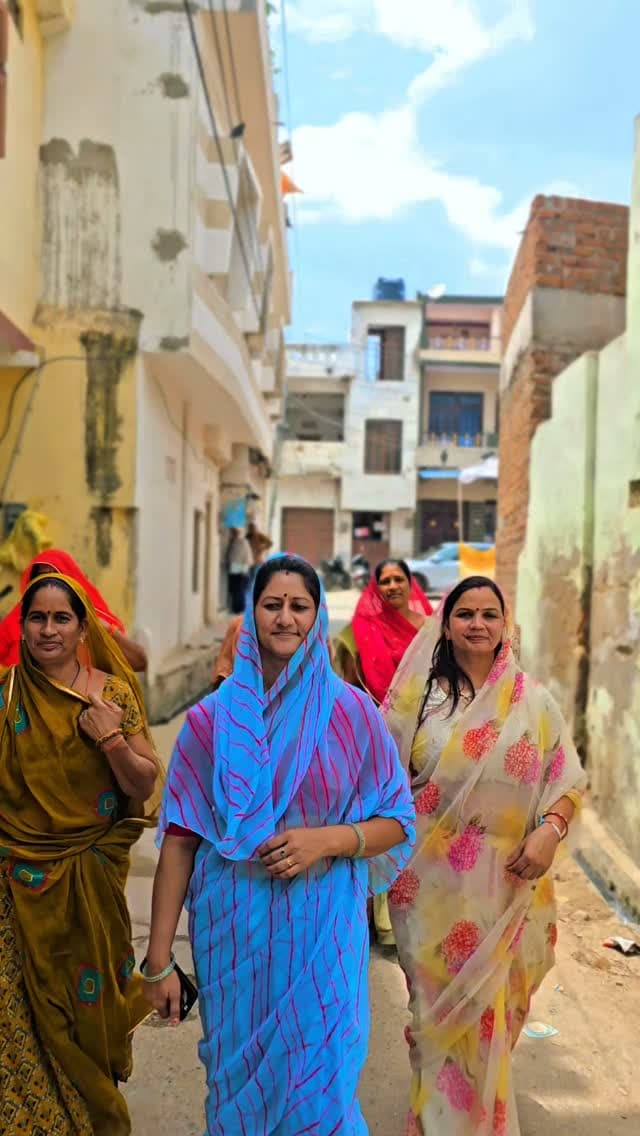 मंगलवार के पावन अवसर पर होली चौक मंदिर, शोभागपुरा में शीश नवाकर क्षेत्र के सभी निवासियों की सुख-समृद्धि और मंगलमय जीवन की प्रार्थना की।
जन-सेवा और सकारात्मक बदलाव के संकल्प के साथ, हमारा ध्येय वार्ड 76 को बुनियादी सुविधाओं, स्वच्छता और समग्र विकास की नई दिशा देना है। जन-जन के सहयोग से हर गली और मोहल्ले को बेहतर बनाना ही हमारी प्राथमिकता है।
जय श्री राम। जय बजरंगबली।
#hanumanansh #hanumanji #ward76 #udaipur