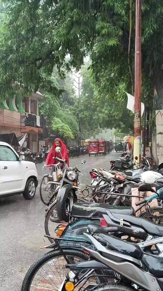 #मिर्जापुर में झमाझम #बारिश के #बीच #कचहरी के बाहर से मौसम का #LIVE....
#todaymirzapur
#mirzapurnews
#LocalNews
#मिर्जापुर #बारिश