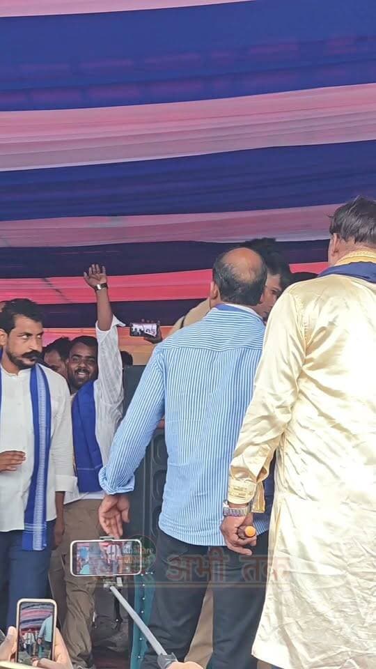 मधुबन पहुंचे आजाद समाज पार्टी के राष्ट्रीय अध्यक्ष चंद्रशेखर आजाद
#खबरेंअभीतक #KhabareAbhiTak #चंद्रशेखरआजाद #मधुबन