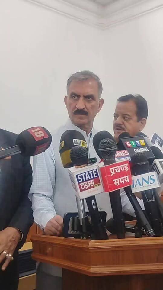 मुख्यमंत्री बोले जयराम ठाकुर दिन में देखते सपने गुटों में बंटे है 27 में आएगी कोग्रेस