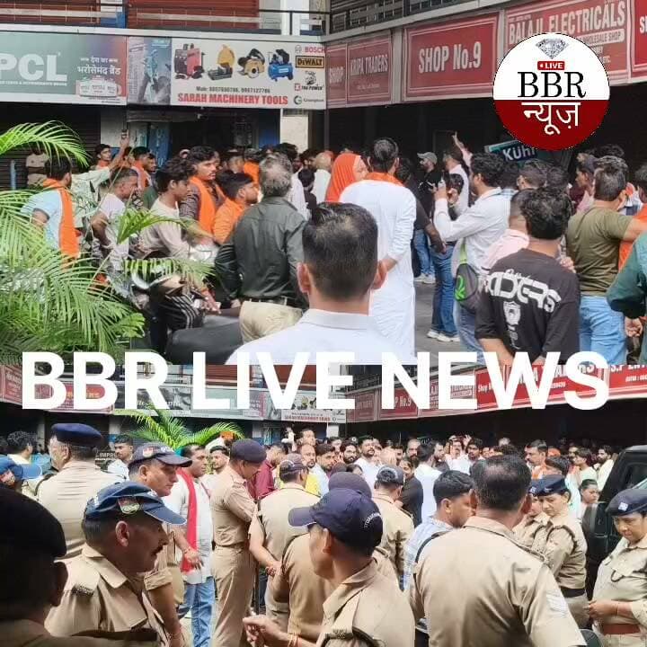 देहरादून कारगी हिंदू रक्षा दल के प्रदेश अध्यक्ष ललित शर्मा के मामले को लेकर आज हिंदू संगठनों में भारी विरोध पुलिस बल तैनात...