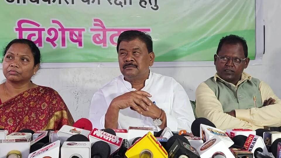 आदिवासी एकता महाजुटान रैली की सफलता पर बंधु तिर्की का संवाददाता सम्मेलन | LIVE
#आदिवासीएकता #महाजुटान #बंधुतिर्की #BandhuTirkey #RanchiNews #JharkhandNews #JharkhandPolitics #RanchiLive #PressConference #AdivasiEkta #JharkhandLive #ranching