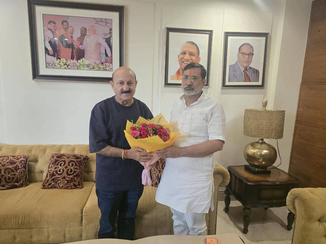 *आज भाजपा अवध क्षेत्र के माननीय क्षेत्रीय अध्यक्ष श्री अवधेश द्विवेदी जी से पलिया के लोकप्रिय विधायक रोमी साहनी की आत्मीय भेंट कर संगठनात्मक विषयों एवं क्षेत्र से जुड़े विभिन्न महत्वपूर्ण विषयों पर सार्थक चर्चा हुई।* <nis:link nis:type=tag nis:id=lakhimpurkheri nis:value=LakhimpurKheri nis:enabled=true nis:link/> <nis:link nis:type=tag nis:id=followers nis:value=followers nis:enabled=true nis:link/> <nis:link nis:type=tag nis:id=highlights nis:value=highlights nis:enabled=true nis:link/>