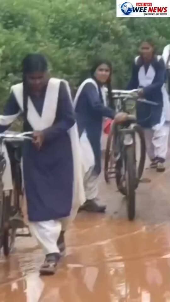 4 किमी सड़क बनी महगवां के छात्रों की परेशानी, महगवां-खलरी कच्चे मार्ग पर जगह-जगह गड्ढे और कीचड़, रोज स्कूल पहुंचने में खतरा; ड्रेस खराब होने और गिरने के डर से कई