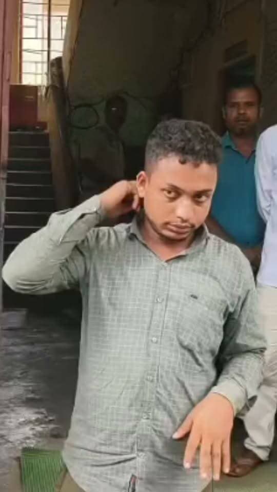 অবশেষে মাপ চেয়ে নিস্তার পেলো ভাইরাল মিনারুল
আপোষ মীমাংসার মাধ্যমে মামলা প্রত্যাহার করলেন বিজেপির মহিলা মোর্চার সভানেত্রী