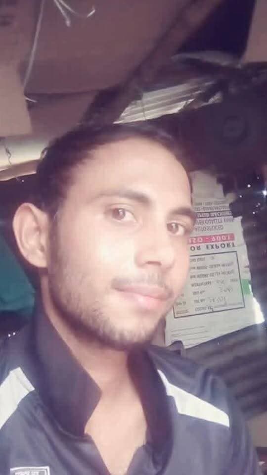 डोमचांच के नेरूपहाड़ी में अज्ञात वाहन की चपेट में आने से बाइक सवार की मौत
डोमचांच थाना क्षेत्र अंतर्गत नेरूपहाड़ी के पास बीती रात अज्ञात वाहन की चपेट में आने से मोटरसाइकिल सवार की मौके पर ही मौत हो गई। मृतक की पहचान तिलैया थाना के पुराना बस स्टैंड निवासी प्रीतम पटेल के रूप में बताई जा रही है।घटना की सूचना मिलने के बाद डोमचांच पुलिस मौके पर पहुंची और मामले की जांच में जुट गई। पुलिस अज्ञात वाहन की पहचान के लिए आसपास लगे सीसीटीवी कैमरों की भी जांच कर रही है।