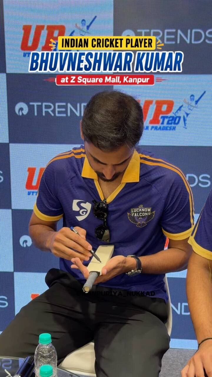 🏏 Indian Cricket Player Bhuvneshwar Kumar spotted in Kanpur! 🔥
कानपुर के Z Square Mall में भारतीय क्रिकेटर Bhuvneshwar Kumar की मौजूदगी ने लोगों का ध्यान खींच लिया। 📸✨
📍 Z Square Mall, Kanpur
#BhuvneshwarKumar #Kanpur #ZSquareMall #IndianCricket #KanpurNews