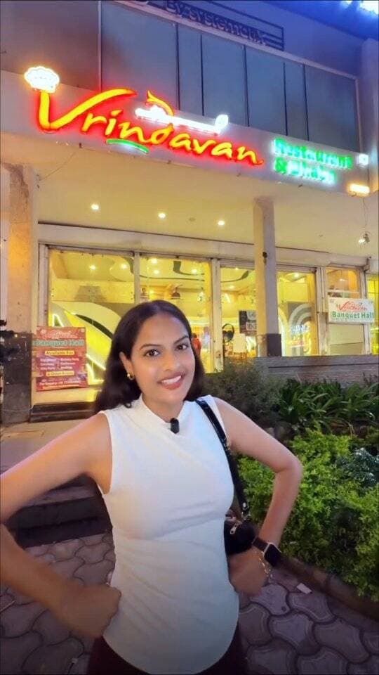 Bhopal ke famous Vrindavan Restaurant ka premium ambience + authentic desi dhaba-style taste! 🤌🏻🔥
🌧️ Beautiful outdoor sitting
🥳 Banquet hall for parties & functions
💰 Premium experience at affordable prices
We tried: Kurkuri Bhindi, Paneer Angara, Butter Naan, Veg Lollipop, Blue Lagoon Mocktail & Veg Hot & Sour Soup. 🤤❤️
Baarish ke mausam mein garma-garam soup ka taste = next level! 😋
Ab samajh aaya, Bhopal wale Vrindavan ki tareef karte-karte kyun nahi thakte! 👀🔥
📍 Vrindavan Restaurant, Bhopal
#VrindavanRestaurant #BhopalFood #bhopalcityoflakes #bhopal #Foodie Bhopal MPFoodies BhopalEats