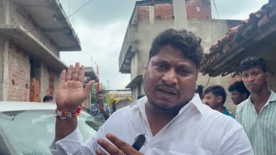 राजद नेता राजू सिद्धि यादव खिरियावां पंचायत में हुई ह्रदयविदारक घटना पर जताया दुःख