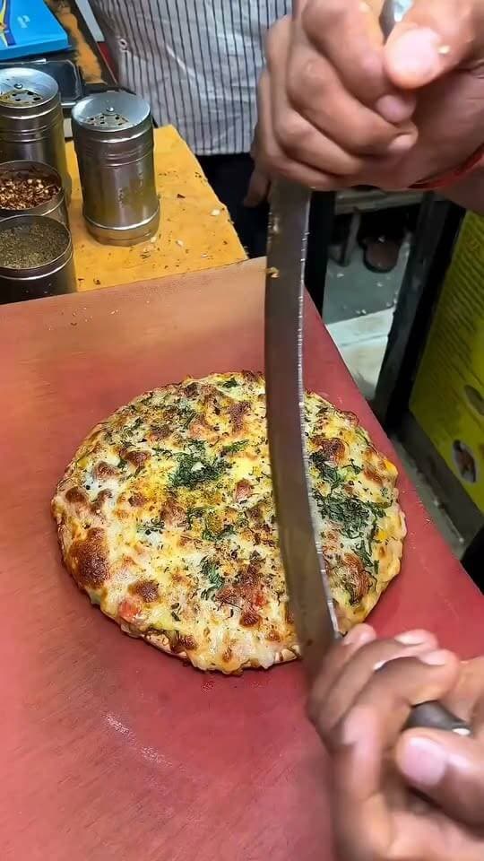 Cheesy Veg Corn Pizza Making 🍕🧀 | Loaded Corn Cheese Pizza | Street Food
#VegPizza #CornPizza #CheesePizza #PizzaMaking #StreetFood #IndianStreetFood #Foodie