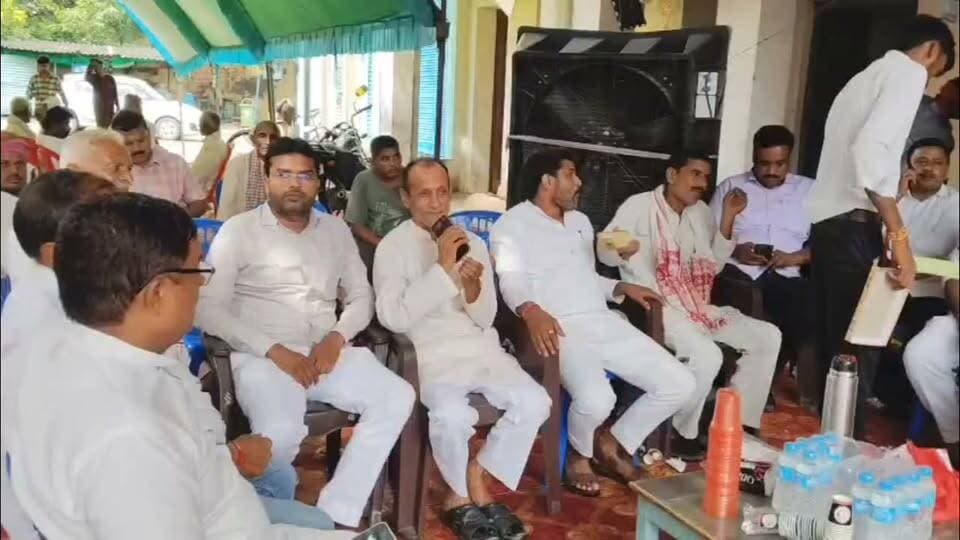 #मुबारकपुर #विधायक अखिलेश यादव ने जन्मदिन पर बच्चों के बीच पहुंचे और बांटी मिठाइयां किसान,मजदूर,बुनकर से की अपील कहा 27 में बनाए सपा की सरकार