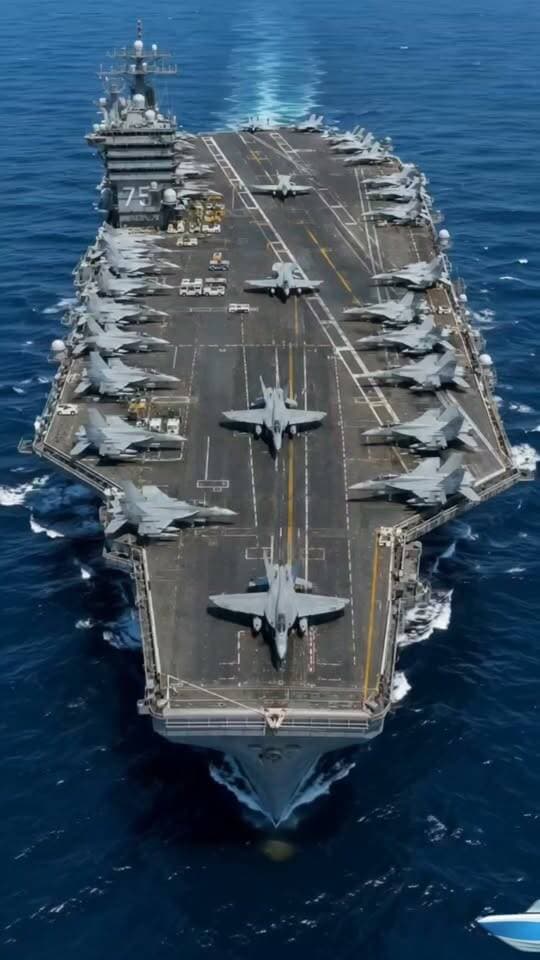 🚢 Modern warships are floating technological giants! From AESA radar to sonar and sensor fusion—science powers every move. ⚡🌊 क्या आप जानते थे? कमेंट में बताइए! 👇 #NavalTechnology #ModernWarship #Science #Engineering #DefenseTechnology