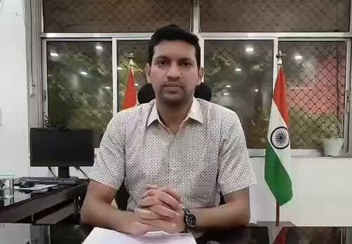 हमीरपुर में नदियां खतरे के निशान से नीचे, बाढ़ नियंत्रण एवं राहत कार्यों के लिए जिला प्रशासन पूरी तरह मुस्तैद: जिलाधिकारी District Magistrate Hamirpur up
#Flood #FloodAlert #DistrictAdministration #DM #RainAlert #HeavyRain #FloodControl #ReliefWork #RescueOperation #UPNews #BreakingNews #HindiNews #ViralNews #LatestNews #HamirpurTimesNews
बाढ़ खबर, Flood News, Flood Alert, Heavy Rain, Rain Alert, District Administration, DM News, Relief Work, Flood Control, Breaking News, UP News, Hindi News, Latest News, Viral News, जिला प्रशासन, बाढ़ नियंत्रण, राहत एवं बचाव कार्य, नदियों का जलस्तर, खतरे का निशान