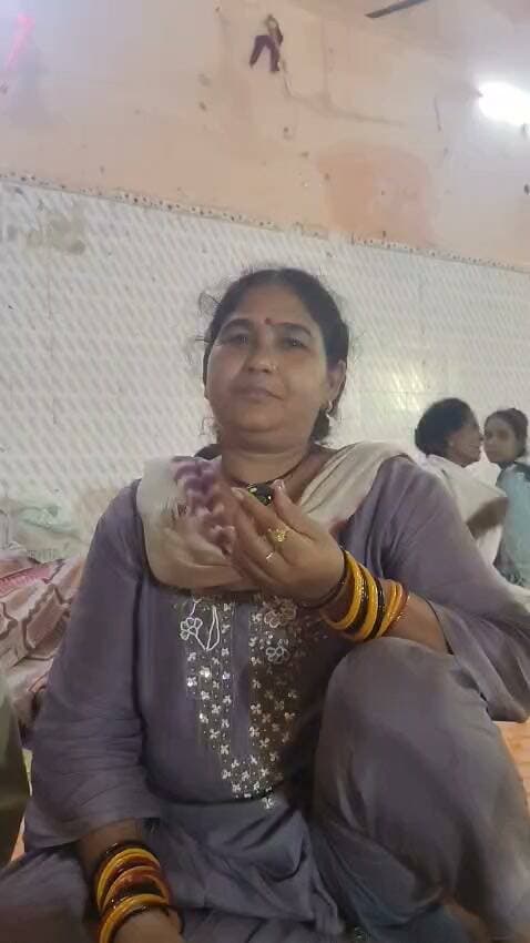 विशेष परिस्थितियों में बाढ़ प्रभावितों के लिए टाउन हॉल में स्थापित किया गया अस्थाई राहत एवं आश्रय केंद्र
जनपद में आपदा की विशेष परिस्थितियों को दृष्टिगत रखते हुए जिला प्रशासन एवं नगर पालिका द्वारा टाउन हॉल में बाढ़ प्रभावित नागरिकों के लिए समुचित राहत व आश्रय केंद्र स्थापित किया गया है।
आश्रय स्थल में प्रभावित परिवारों के निःशुल्क ठहरने, गुणवत्तापूर्ण भोजन तथा बच्चों के लिए दुग्ध वितरण सहित सभी आवश्यक व्यवस्थाएं सुनिश्चित की गई हैं। जिला प्रशासन द्वारा राहत कार्यों की निरंतर निगरानी की जा रही है तथा संबंधित अधिकारियों व कर्मचारियों को मुस्तैदी से कार्य करने हेतु निर्देशित किया गया है।
प्रशासन द्वारा त्वरित गति से किए जा रहे राहत व सहायता कार्यों, राशन किट वितरण एवं खाद्यान्न व्यवस्था की टाउन हॉल में उपस्थित शरणार्थियों तथा आम जनमानस द्वारा सराहना की गई है।