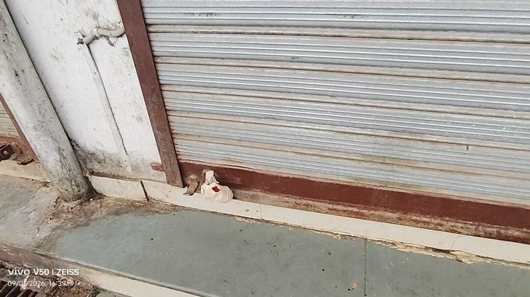 बृजबासी मिष्ठान की दुकान सीज बड़ा एक्शन, फूड विभाग के अरमानों पर कलेक्टर ने फेरा पानी रक्षाबंधन के एक दिन पूर्व हुई थी कार्रवाई मगर फ़ूड अधिकारी ने नहीं किया था सीज पूर्व में भी 10000 का जुर्माना था बाकी कलेक्टर ने लगाई जमकर फटकार भागे-भागे दौड़े अधिकारी आज किया सीज-
