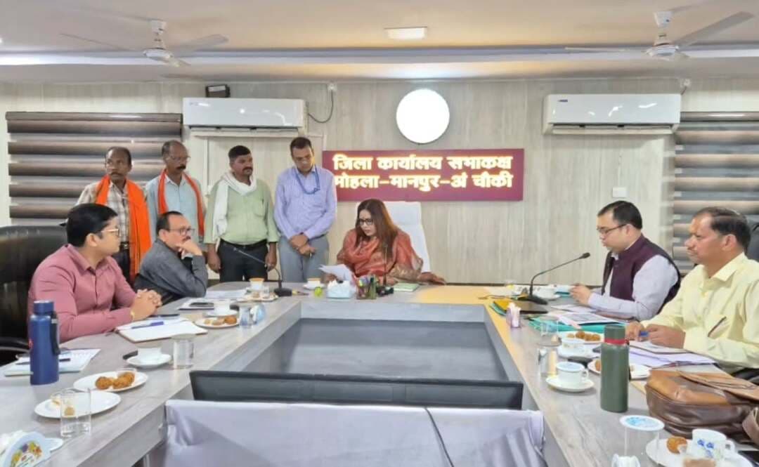 कलेक्टर श्रीमती तनुजा सलाम ने जनदर्शन में आए आम नागरिकों की समस्याएं सुनीं।
कलेक्टर ने संबंधित अधिकारियों को आवेदनों का परीक्षण कर प्राथमिकता से नियमानुसार निराकरण करने के निर्देश दिए।
#mmacdistrict_cg #chhattishgarh #जनदर्शन