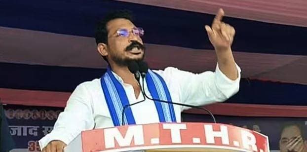 #मऊ #मधुबन पहुंचते ही गरजे #चंद्रशेखर #आजाद!
#बारिश में भी नहीं टूटा समर्थकों का जोश, पाती मैदान में उमड़ा जनसैलाब: 2027 से पहले गरमाई सियासत
मधुबन के पाती मैदान में डटे रहे हजारों समर्थक...
#followerseveryone #nonfollowersviewers
#ChandrashekharAzad #AzadSamajParty #Madhuban #Mau #UPPolitics #UPAssemblyElection2027 #Mission2027 #PoliticalRally #JanSabha #MadhubanPolitics #ChandrashekharAzadRavan #UttarPradeshPolitics #PoliticalNews #MauNews #BreakingNews