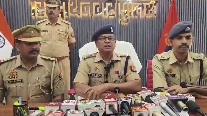#सिद्धार्थ नगर पुलिस ने हत्या की घटना में वांछित आठ बदमाशों को किया गिरफ्तार।
#UPNews