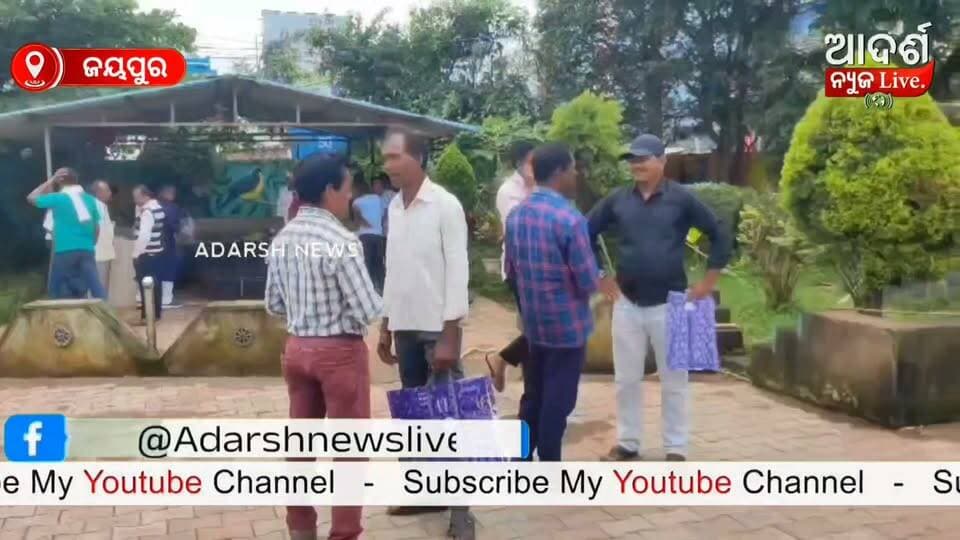 ଜୟପୁର : ନନ୍ଦଗୁଡ଼ାରେ ୩ ଏକର ସରକାରୀ ଜମିକୁ ଜୟପୁରର ଜଣେ ବେକ୍ତି ବଳପୂର୍ବକ ଦଖଲରେ ରଖିଥିବା ଅଭିଯୋଗ | ବିରୋଧ କଲେ ଗ୍ରାମବାସୀଙ୍କୁ ମିଳୁଛି ଧମକ, ଏନେଇ ଜୟପୁର ସଦର ଥାନେରେ ଦ୍ଵାରସ୍ଥ ହେଲେ ଗ୍ରାମବାସୀ