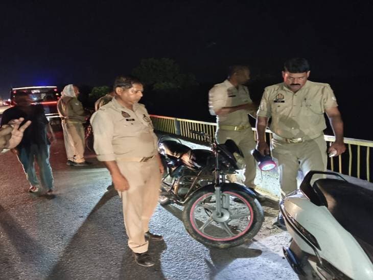 *रामगंगा पुल से युवक ने लगाई छलांग, अलहागंज पुलिस ने बचाई जान:* दरोगा ने नदी में कूदकर 1KM तक की तलाश, टापू पर मिला युवक
https://dainik.bhaskar.com/LLqqqswk55b?ref=MjA1MjQ2MTQ2NTQ1MDU0MTA1Ng%3D%3D