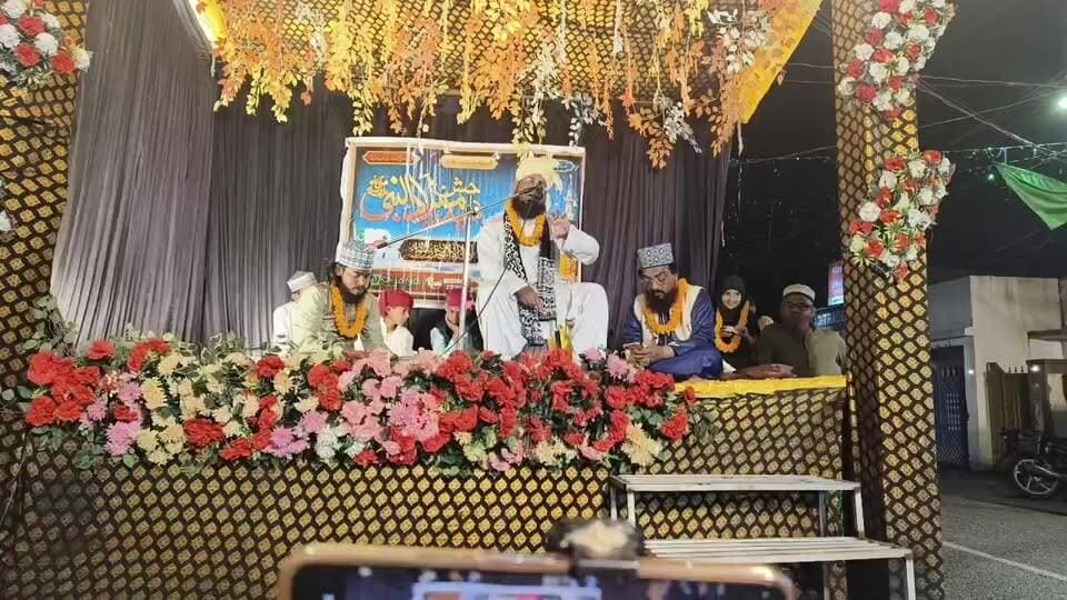 🕌✨ जश्न-ए-ईद मिलादुन्नबी ﷺ का भव्य आयोजन ✨🕌
पैगंबर-ए-इस्लाम हज़रत मुहम्मद ﷺ की विलादत की खुशी में आयोजित जश्न-ए-ईद मिलादुन्नबी की खूबसूरत झलकियां और कार्यक्रम का सीधा प्रसारण।
🤲 मोहब्बत, अमन और भाईचारे का पैगाम
📡 जुड़े रहिए हमारे Facebook Live के साथ।
#EidMiladUnNabi #JashnEidMiladUnNabi #EidMilad #MiladUnNabi #Hazaribagh #Jharkhand #Live #FacebookLive #IslamicEvent #Aman #Bhaichara #JashnEidMiladunnabi