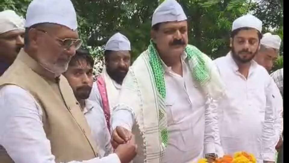कच्ची दरगाह पहुंचे मंत्री ने मजार की जमीन का पैमाइश और अतिक्रमण मुक्त करने का दिया निर्देश
#अल्पसंख्यककल्याण #कच्चीदरगाह #KachchiDargah #PatnaNews #BiharNews #जमीनपैमाइश #अतिक्रमण #अतिक्रमणमुक्त #Patna #Bihar #Fatuha #LatestNews #LocalNews #NewsTube24x7