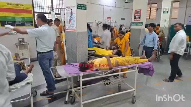 चरखी दादरी में बड़ा हादसा: गोगामेड़ी जा रही श्रद्धालुओं से भरी ट्रॉली पलटी, मची चीख-पुकार, 36 श्रद्धालु घायल
चरखी दादरी (हरियाणा)
नेशनल हाईवे-334बी स्थित लोहारू रोड पर गांव खेड़ी बत्तर के पास मंगलवार सुबह एक दर्दनाक हादसा हो गया. दरअसल, यूपी के अलीगढ़ से राजस्थान के प्रसिद्ध गोगामेड़ी धाम दर्शन के लिए जा रहे श्रद्धालुओं से भरी ट्रैक्टर-ट्रॉली को पीछे से तेज रफ्तार ट्राले ने जोरदार टक्कर मार दी. टक्कर लगते ही ट्रॉली पलट गई. इसके बाद हाईवे पर चीख-पुकार और अफरा-तफरी मच गई. हादसे में महिलाओं, पुरुषों और बच्चों समेत 36 श्रद्धालु घायल हो गए,