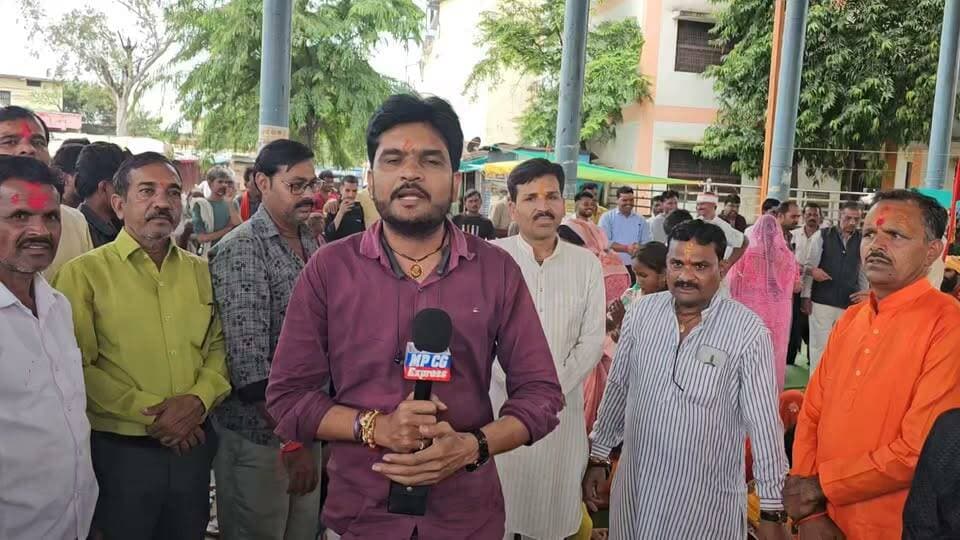 बकस्वाहा के धरमपुरा से चित्रकूट पैदल यात्रा