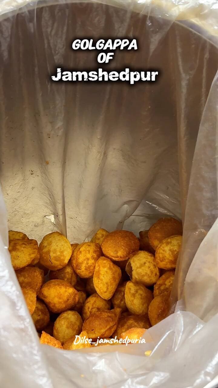 Golgappa that hits different in Jamshedpur! Crispy puris, spicy pani, tangy flavours, and that perfect burst with every bite. A true street-food favourite of the Steel City.
#Jamshedpur #JamshedpurFood #Golgappa #PaniPuri #StreetFood JamshedpurStreetFood Foodie JharkhandFood IndianStreetFood FoodReels
jamshedpur
jharkhand
instagram
keepsupporting
reelsinstagram
reelkarofeelkaro
reelitfeelit
reels
trending
trendingreels