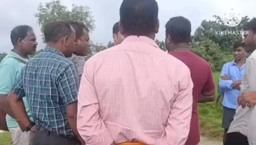 প্রবল বর্ষণে ভেঙে পড়ল কজওয়ে কাঞ্চনপুর থেকে জামবাদ গ্রামে যাওয়ার রাস্তায় জোড়ের উপর। দ্রুত মেরামতের উদ্যোগ নিয়ে পরিদর্শন করলেন ব্লক প্রশাসন বুধবার সকালে ।