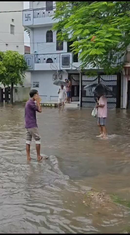 सतना। भरहुत नगर में मकानों दुकानों में घुसा पानी #Satnanews