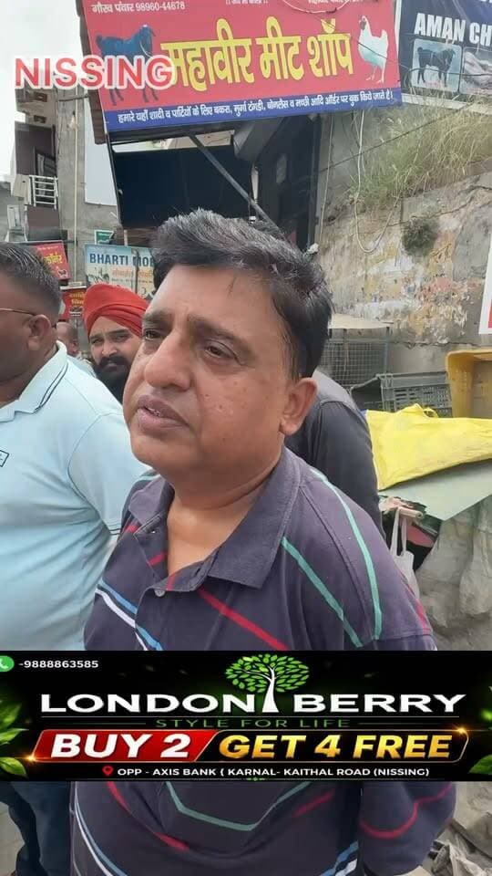 सफाई व्यवस्था हुई खराब नगर पालिका अधिकारी पहुंचे सफाई करवाने और विरोध प्रदर्शन कर रहे सफाई कर्मचारियों ने किया इसका विरोध