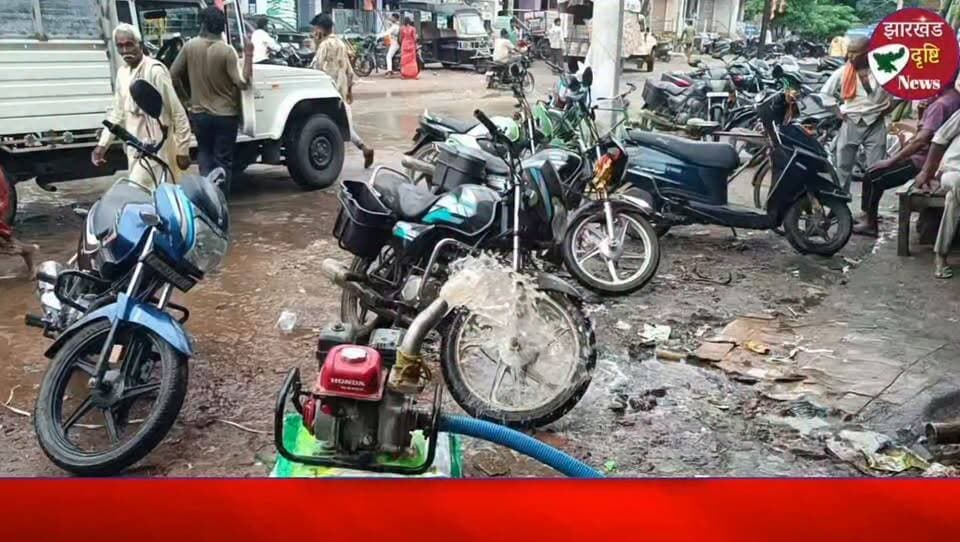 “बारिश में डूबी श्री बंशीधर नगर की सड़कें, दुकानों में घुसा पानी—जनप्रतिनिधियों से स्थायी समाधान की मांग”