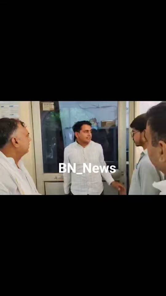 🔴 नामांकन स्क्रूटनी लिस्ट
बहरोड़ नगरपरिषद व बर्डोद नगरपालिका चुनाव में नामांकन पत्र निरस्त होने और स्क्रूटनी की सूची जारी नहीं होने का मामला गरमाया। कांग्रेस नेता संजय यादव बहरोड़ एसडीएम कार्यालय पहुँचे, लेकिन यहां अधिकारियों-कर्मचारियों के कार्यालय बंद मिले और अधिकारी भी नदारद मिले।
❓ आखिर स्क्रूटनी की सूची जारी करने में देरी क्यों?
❓ एसडीएम कार्यालय में अधिकारी-कर्मचारी कहां हैं?
चुनावी प्रक्रिया के बीच प्रशासन की कार्यशैली पर उठे सवाल।
#BN_News #बहरोड़ #बर्डोद #नगरपरिषद_चुनाव #नगरपालिका_चुनाव #कांग्रेस #संजय_यादव #Election2026 #BreakingNews
