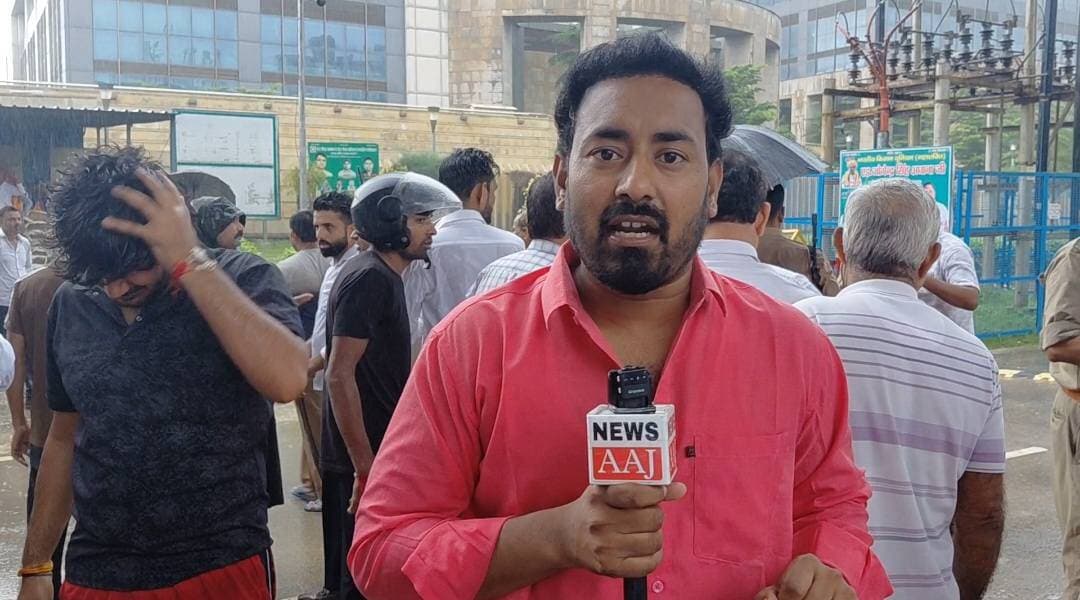 ग्रेटर नोएडा बारिश में किसानों की आवाज बना न्यूज़ आज, 4% प्लॉट की मांग को लेकर प्राधिकरण पर बुलंद हुई हुंकार #GreaterNoida #KisanAndolan #4PercentPlot #GreaterNoidaAuthority #FarmersProtest