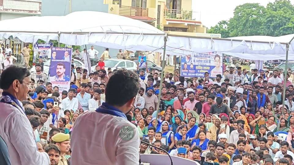 राष्ट्रीय अध्यक्ष चंद्रशेखर आजाद ने कहा— “हम आपके हर दुख-सुख में खड़े रहते हैं, तो बताइए वोट किसको मिलना चाहिए?”
#चंद्रशेखरआजाद #आजादसमाजपार्टी #मधुबन