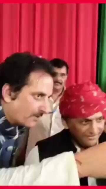 मनोज चौधरी के आवास पर सपा सुप्रीमो अखिलेश यादव।#ikrahasan #samajwadipartyofficial #AkhileshYadav